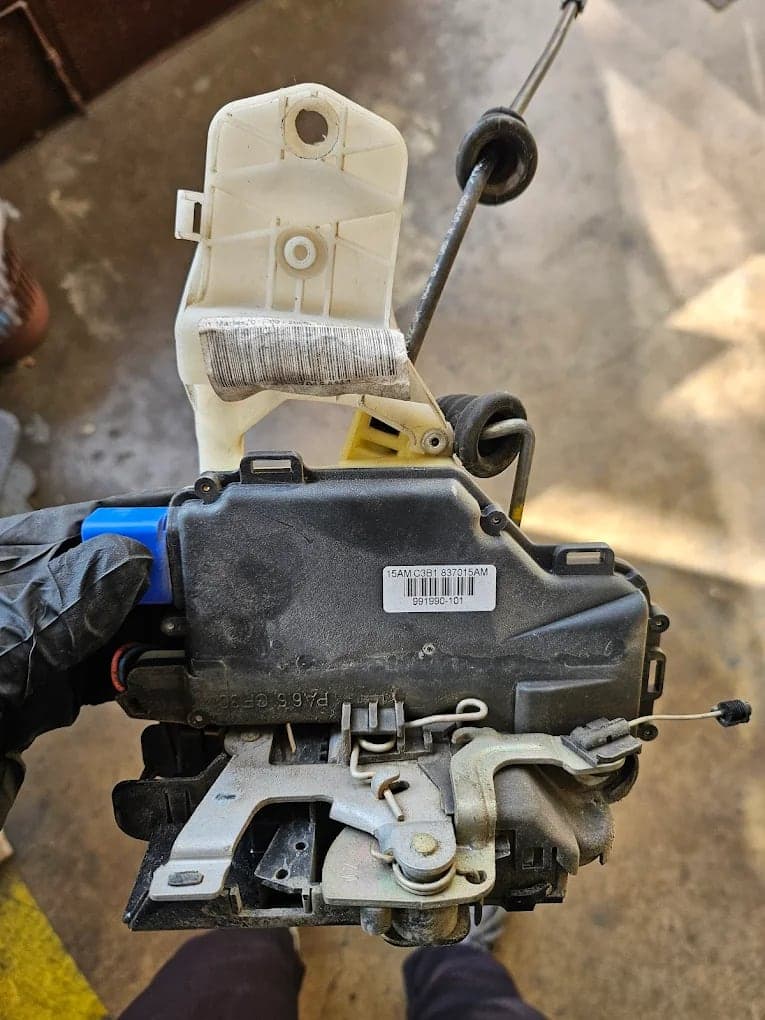 Door lock actuator module service